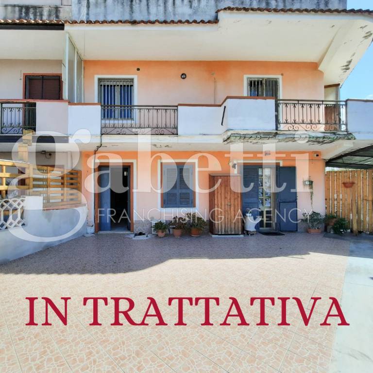 casa indipendente in vendita a Giugliano in Campania in zona Lago Patria