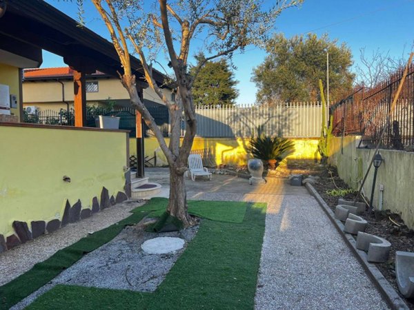 casa indipendente in vendita a Giugliano in Campania in zona Licola