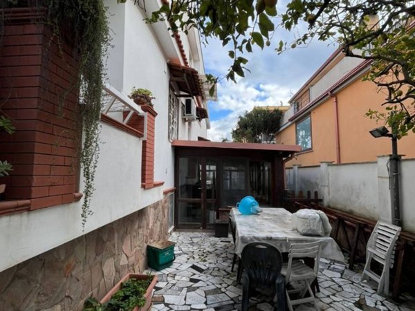 appartamento in vendita a Giugliano in Campania in zona Varcaturo