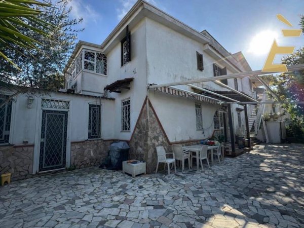 casa indipendente in vendita a Giugliano in Campania in zona Varcaturo