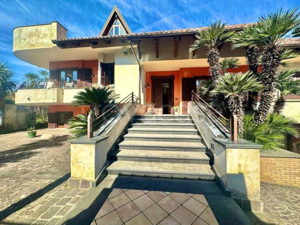 casa indipendente in vendita a Giugliano in Campania