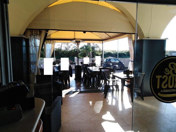 locale commerciale in vendita a Giugliano in Campania in zona Lago Patria