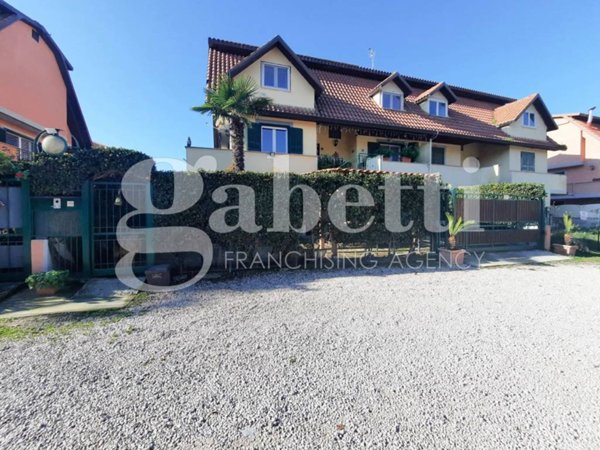 casa indipendente in vendita a Giugliano in Campania in zona Varcaturo