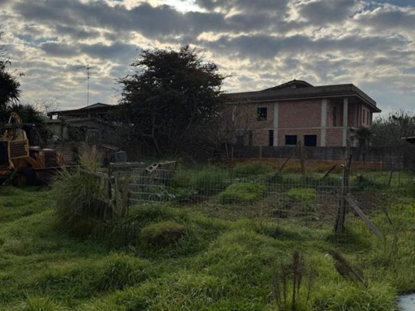 terreno agricolo in vendita a Giugliano in Campania in zona Varcaturo