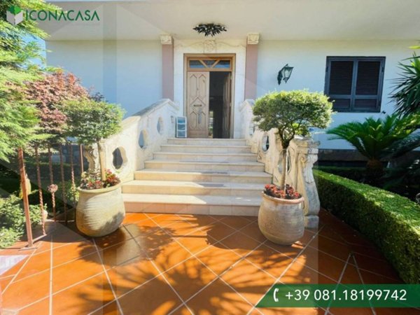 casa indipendente in vendita a Giugliano in Campania in zona Varcaturo