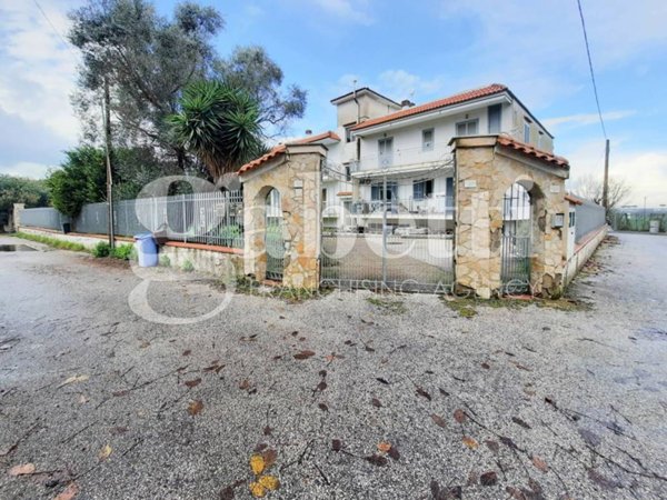 appartamento in vendita a Giugliano in Campania in zona Varcaturo