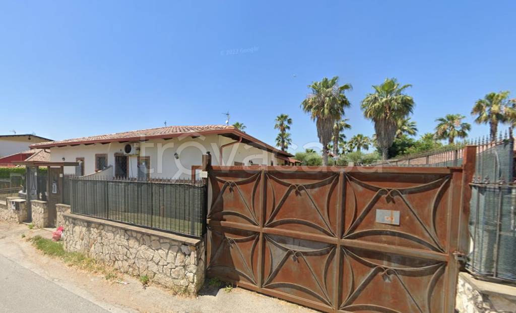casa indipendente in vendita a Giugliano in Campania in zona Licola
