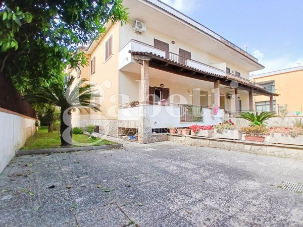 casa indipendente in vendita a Giugliano in Campania in zona Lago Patria