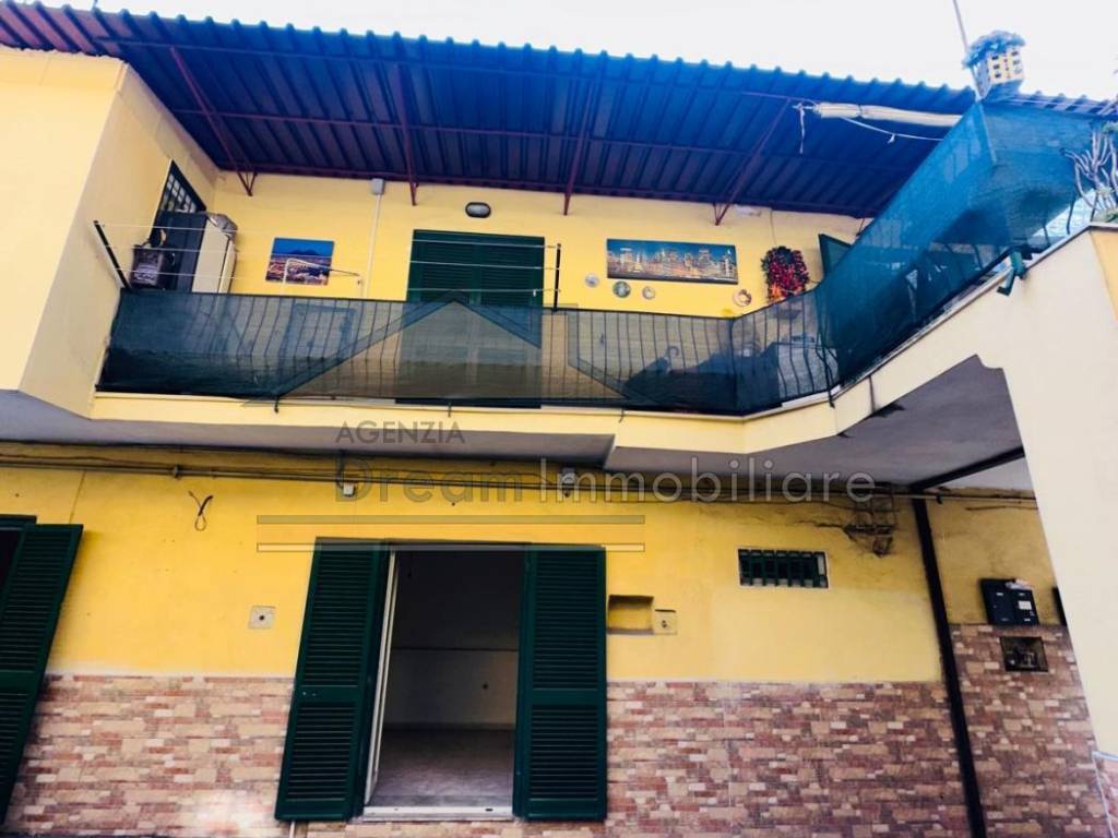 intera palazzina in vendita a Giugliano in Campania