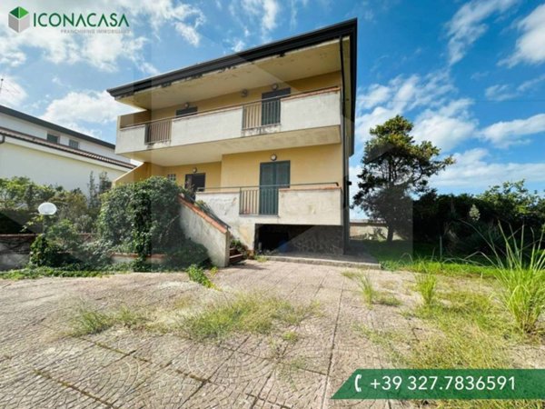 casa indipendente in vendita a Giugliano in Campania in zona Varcaturo