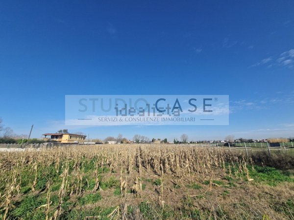 terreno agricolo in vendita a Giugliano in Campania in zona Varcaturo