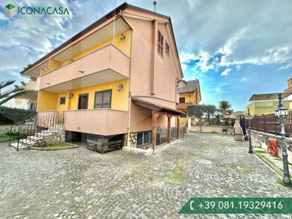 casa indipendente in vendita a Giugliano in Campania in zona Varcaturo