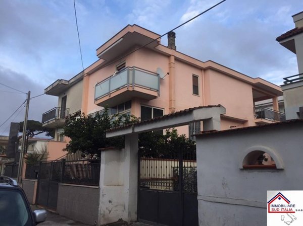 casa indipendente in vendita a Giugliano in Campania in zona Lago Patria