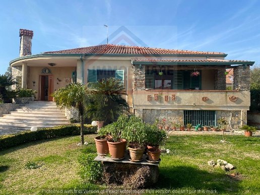 casa indipendente in vendita a Giugliano in Campania in zona Varcaturo