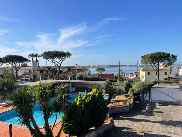 casa indipendente in vendita a Giugliano in Campania in zona Lago Patria