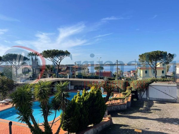 casa indipendente in vendita a Giugliano in Campania in zona Lago Patria