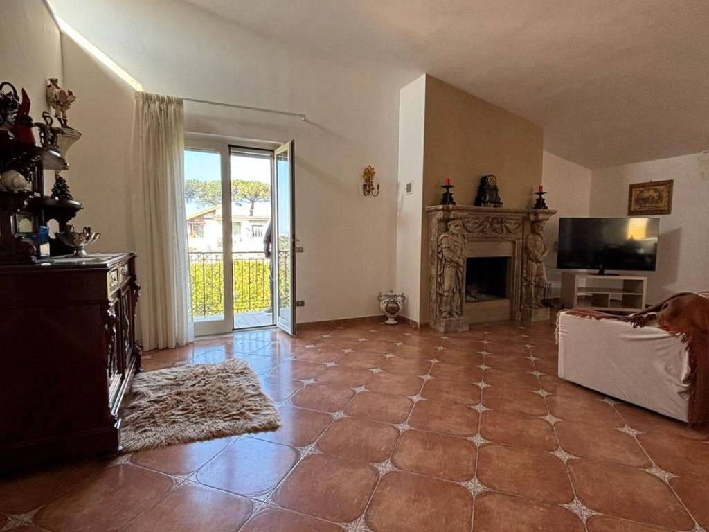 appartamento in vendita a Giugliano in Campania in zona Varcaturo