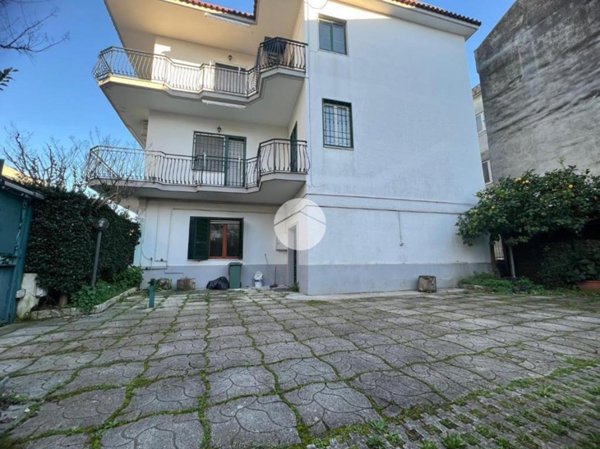intera palazzina in vendita a Giugliano in Campania