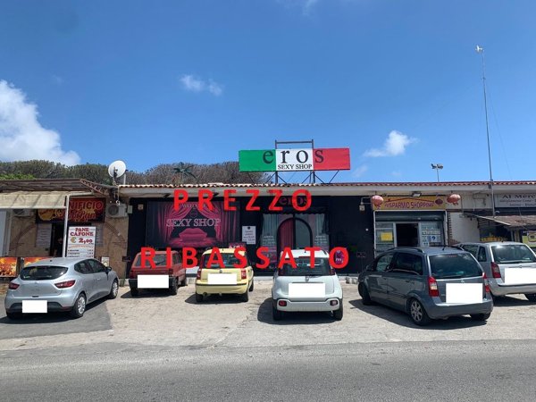 negozio in vendita a Giugliano in Campania in zona Licola