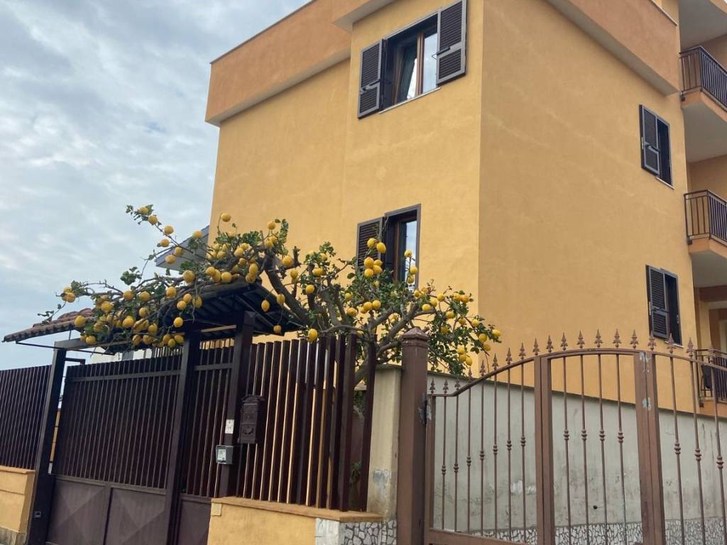 casa indipendente in vendita a Giugliano in Campania in zona Lago Patria