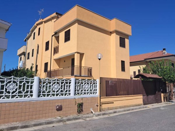 casa indipendente in vendita a Giugliano in Campania in zona Lago Patria