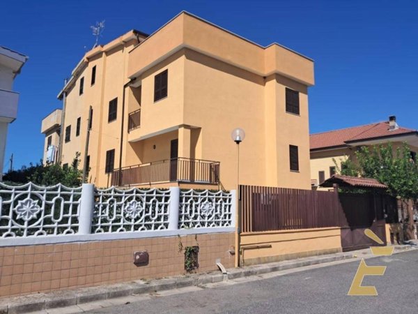 casa indipendente in vendita a Giugliano in Campania in zona Lago Patria