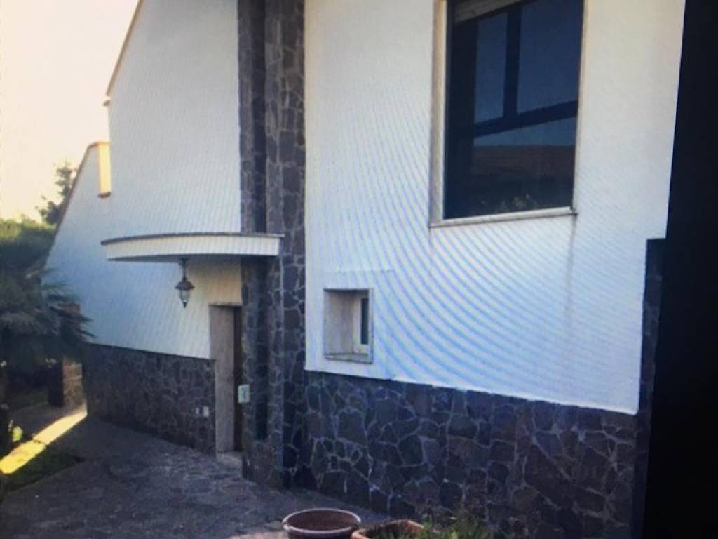 casa indipendente in vendita a Giugliano in Campania in zona Lago Patria