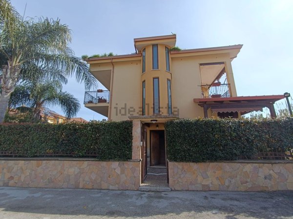 casa indipendente in vendita a Giugliano in Campania in zona Varcaturo
