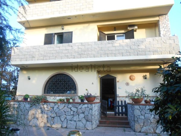 casa indipendente in vendita a Giugliano in Campania in zona Varcaturo