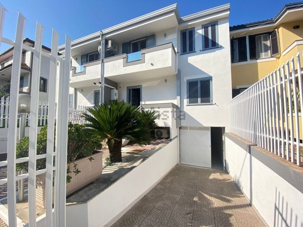 casa indipendente in vendita a Giugliano in Campania in zona Lago Patria