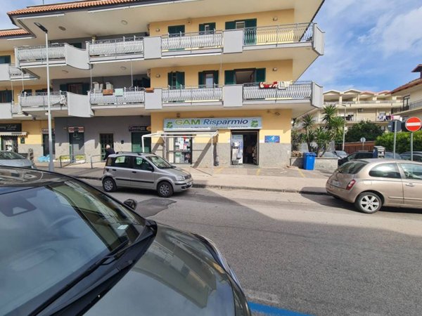 negozio in vendita a Giugliano in Campania