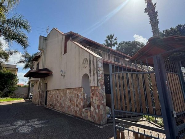 casa indipendente in vendita a Giugliano in Campania in zona Lago Patria