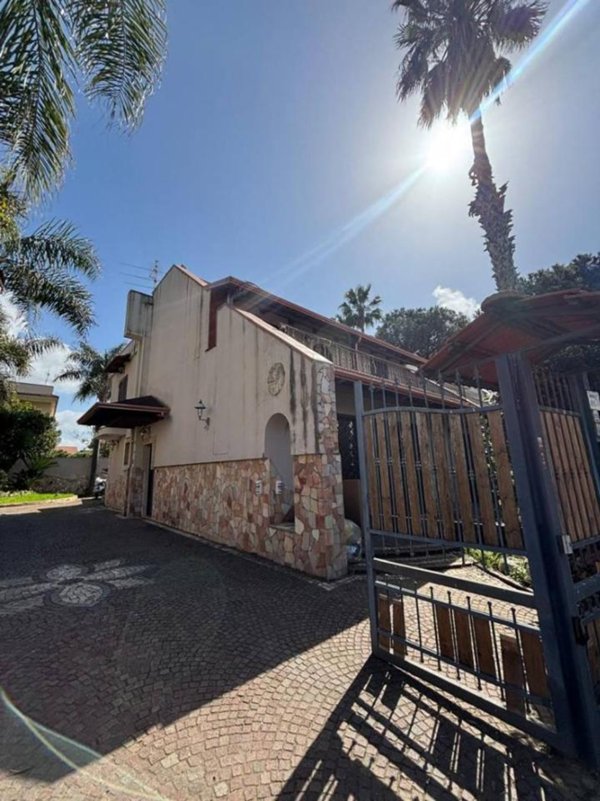 casa indipendente in vendita a Giugliano in Campania in zona Lago Patria