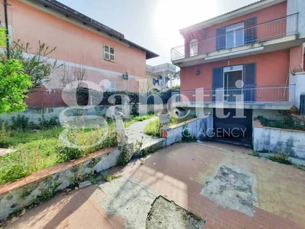 casa indipendente in vendita a Giugliano in Campania in zona Varcaturo