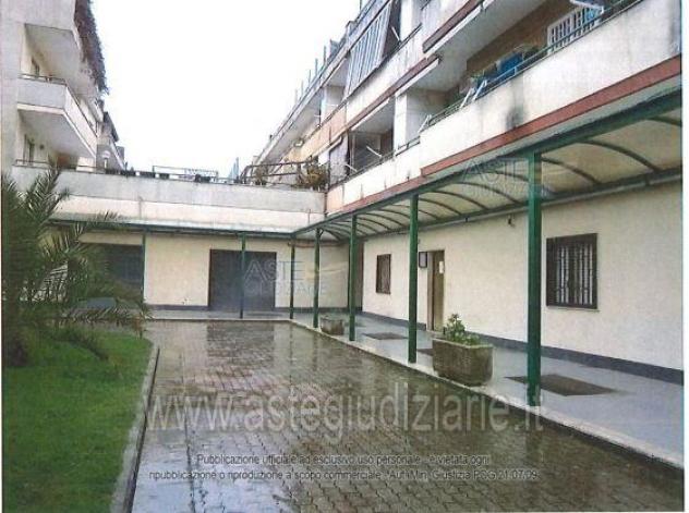 negozio in vendita a Giugliano in Campania