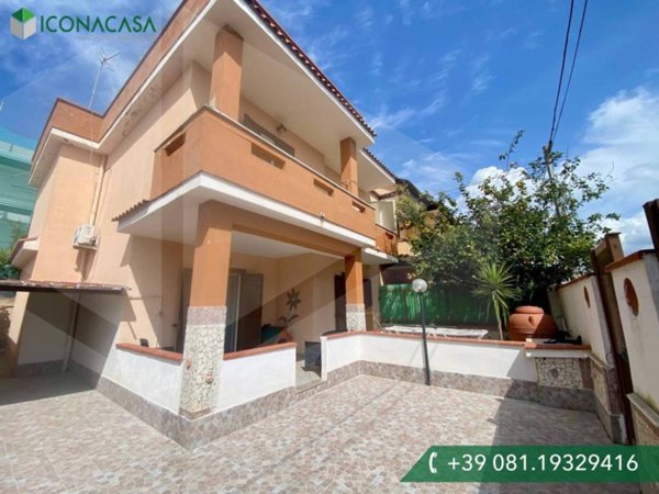 casa indipendente in vendita a Giugliano in Campania in zona Varcaturo