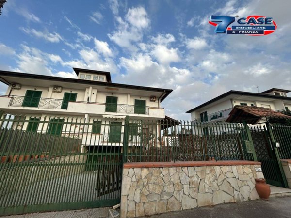 casa indipendente in vendita a Giugliano in Campania in zona Licola