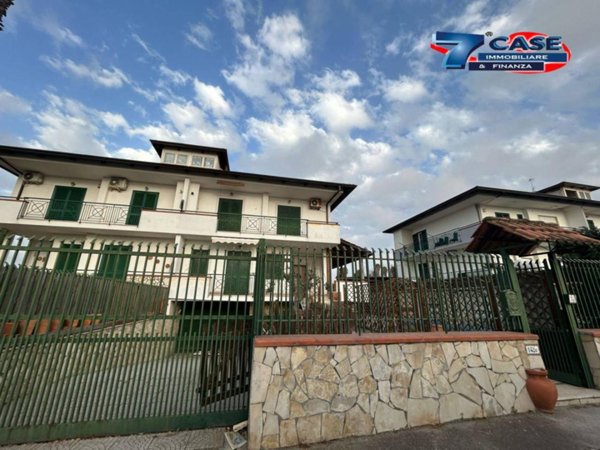 casa indipendente in vendita a Giugliano in Campania in zona Licola