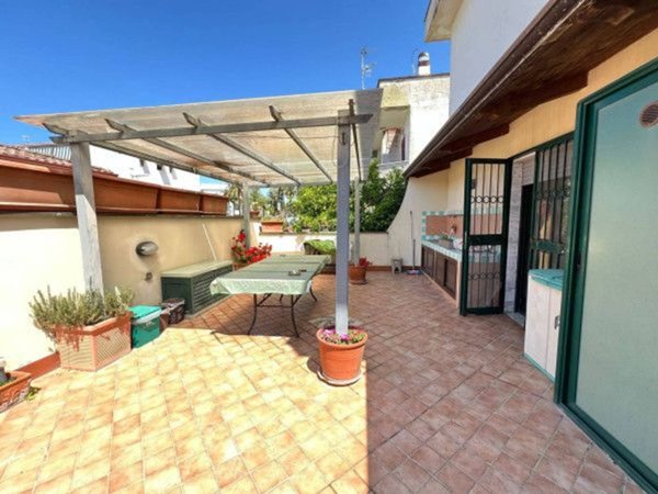 casa indipendente in vendita a Giugliano in Campania in zona Varcaturo