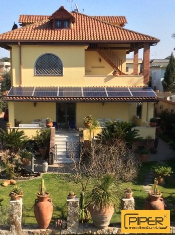 casa indipendente in vendita a Giugliano in Campania in zona Lago Patria