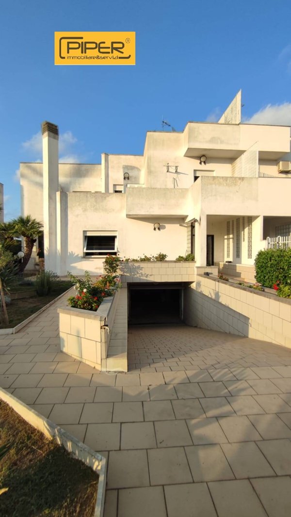casa indipendente in vendita a Giugliano in Campania in zona Varcaturo