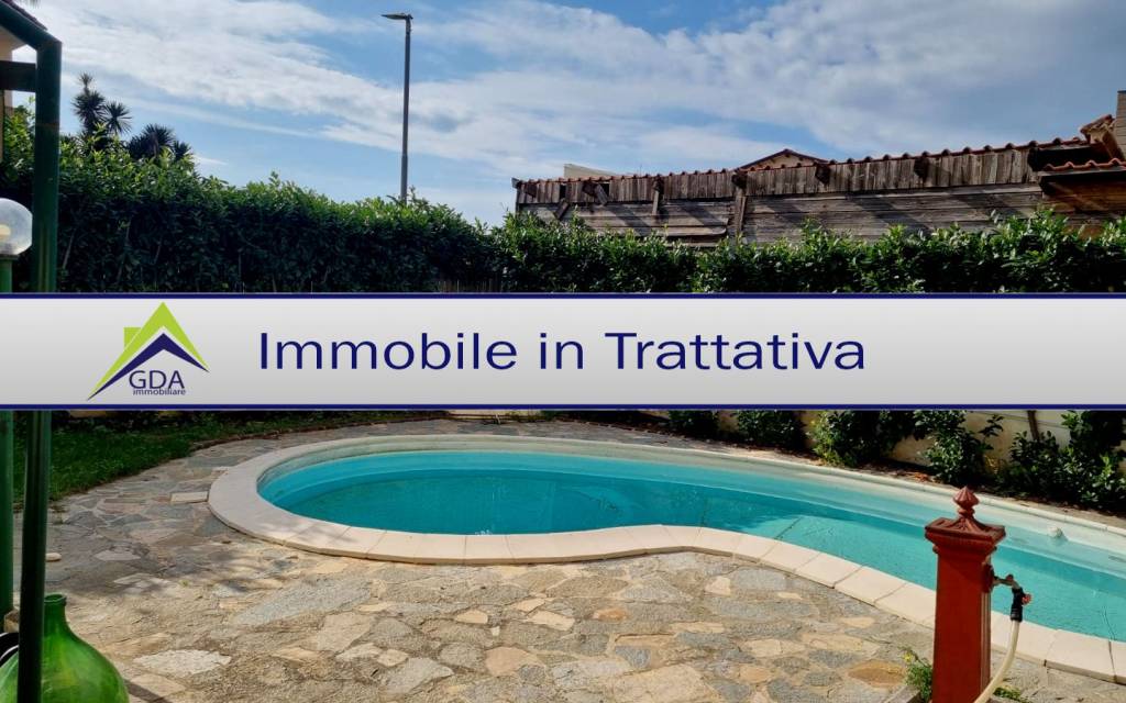 casa indipendente in vendita a Giugliano in Campania in zona Licola