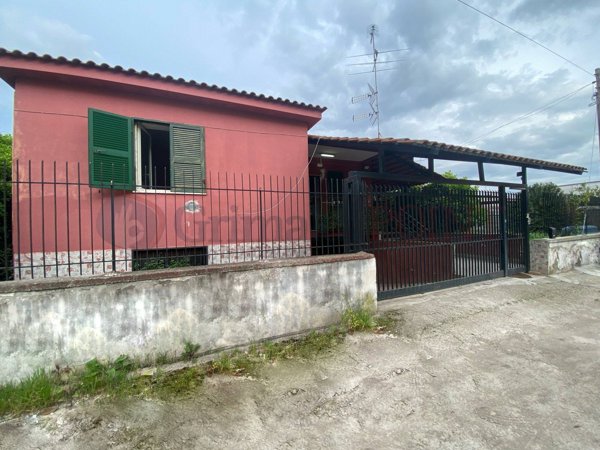 casa indipendente in vendita a Giugliano in Campania in zona Ponte Riccio