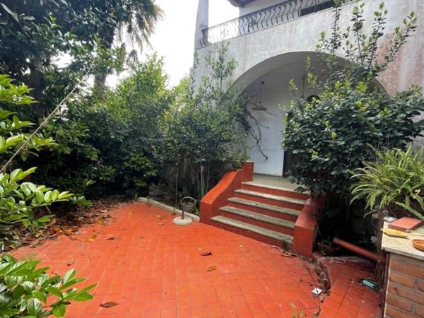 casa indipendente in vendita a Giugliano in Campania in zona Lago Patria