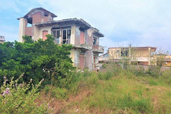 terreno edificabile in vendita a Giugliano in Campania in zona Licola
