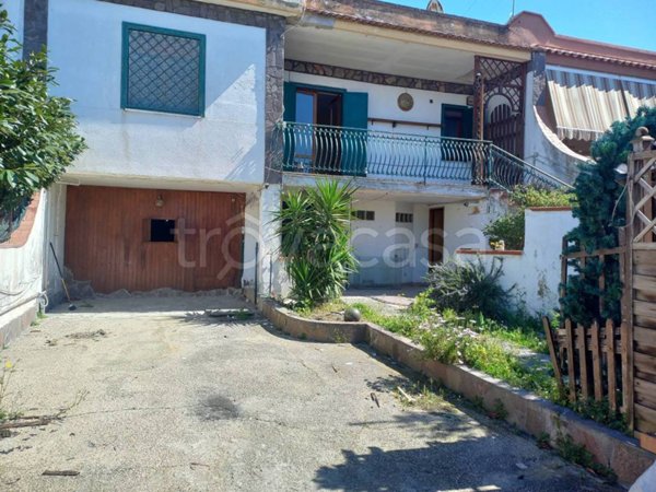 casa indipendente in vendita a Giugliano in Campania in zona Varcaturo