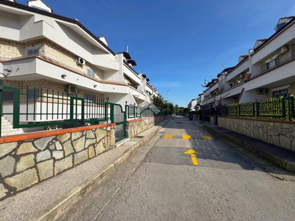 appartamento in vendita a Giugliano in Campania in zona Varcaturo
