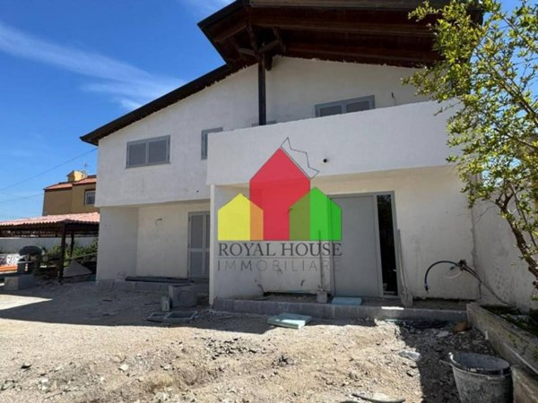casa indipendente in vendita a Giugliano in Campania in zona Varcaturo