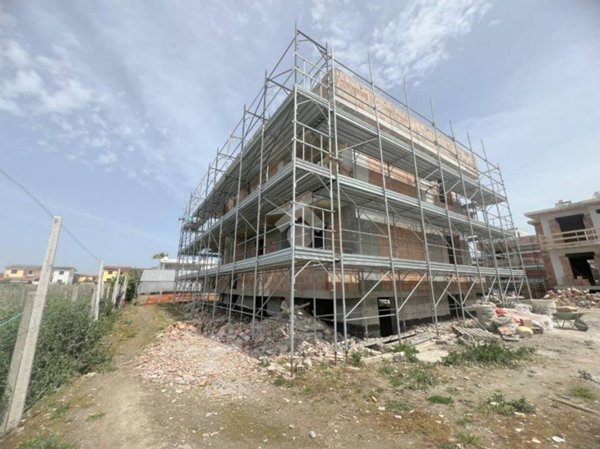casa indipendente in vendita a Giugliano in Campania in zona Varcaturo