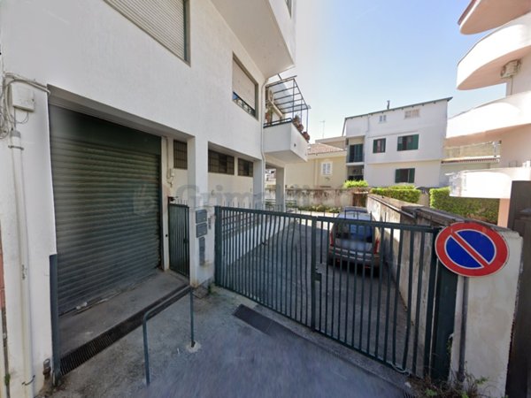 locale di sgombero in vendita a Giugliano in Campania
